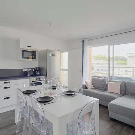 Le Ce - 2pparkingterrasse